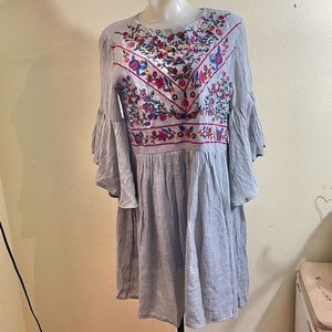 Umgee Size M Boho Babydoll Dress Flutter Sleeves Embroidery Fashion Gray Lined